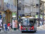 LKP LET O-Bus 603 koda 14Tr11/6 Baujahr 1991. Prospekt Svobody, Lviv 27-05-2018.

LKP LET trolleybus 603 koda 14Tr11/6 bouwjaar 1991. Prospekt Svobody, Lviv 27-05-2018.