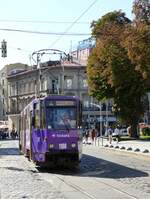 LKP (Львівське комунальне підприємство) Lviv Elektro Trans Strassenbahn 1108 Tatra KT4SU Baujahr 1987. Prospekt Svobody Lviv, Ukraine 05-09-2019.

LKP (Львівське комунальне підприємство) Lviv Elektro Trans tram 1108 Tatra KT4SU bouwjaar 1987. Prospekt Svobody Lviv, Oekrane 05-09-2019.