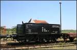 DR 30 50 94 97608-4 ist ein dreiachsiger Schlackewagen (Dampflokfest im Traditionsbahnbetriebswerk Stafurt, gesehen Stafurt-Leopoldshall 05.06.2010)