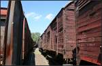 Blick entlang etlicher ausrangierter und verwitterter Gterwagen auf dem Vereinsgelnde (Dampflokfest im Traditionsbahnbetriebswerk Stafurt, gesehen Stafurt-Leopoldshall 05.06.2010)