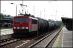 DB 155 059-9 kommt mit einem Kesselzug zum Tf-Wechsel um anschlieend weiter Richtung Grnauer Kreuz zu fahren (Berlin Schnefeld, 26.09.2009 - Update: konserviert abgestellt in Stendal)