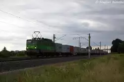 142 103-1 EGP - Eisenbahngesellschaft Potsdam mbH mit einem Containerzug in Vietznitz und fuhr in Richtung Wittenberge weiter.