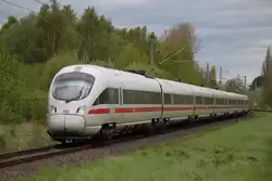 411 009-4 als ICE 1727(Warnemünde-München)bei der Durchfahrt um 11:19 Uhr im Haltepunkt Rostock-Lichtenhagen.01.05.2018